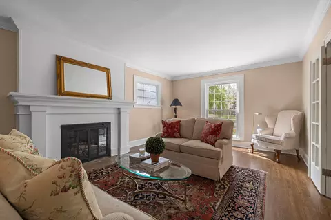 Living - 1307 E Delmar St, Springfield, MO 65804 photo 3 of 6