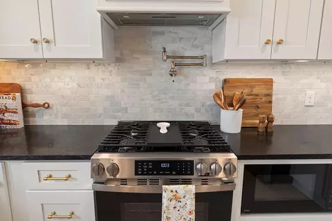 Kitchen - 1307 E Delmar St, Springfield, MO 65804 photo 7 of 8