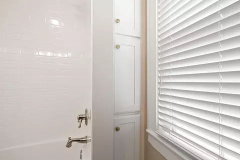 Bath - 1307 E Delmar St, Springfield, MO 65804 photo 1 of 8