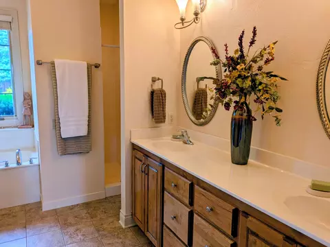 Bath - 8620 Interlochen Dr, Nixa, MO 65714 photo 2 of 14