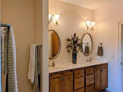 Bath - 8620 Interlochen Dr, Nixa, MO 65714 photo 4 of 14