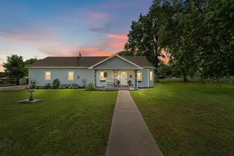 322 E Drive St, Clever, MO 65631