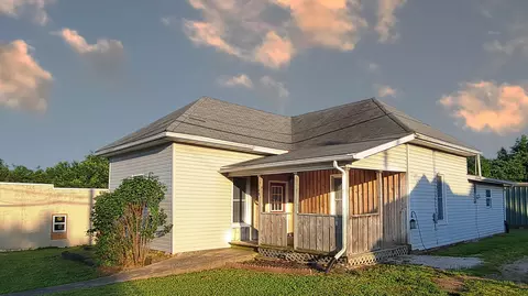 108 E Jackson St, Stockton, MO 65785