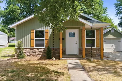 203 Vivian St, Bolivar, MO 65613