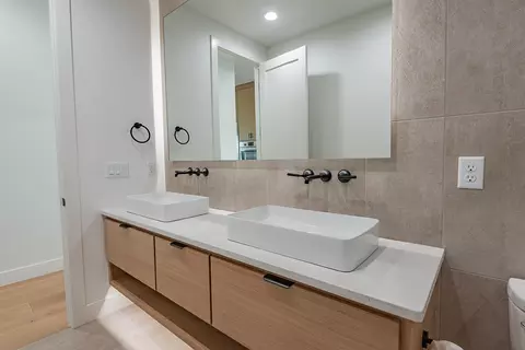 Bath - 5980 S Dollison Ave, Springfield, MO 65810 photo 3 of 8