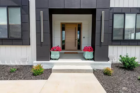 Exterior - 5980 S Dollison Ave, Springfield, MO 65810 photo 4 of 18