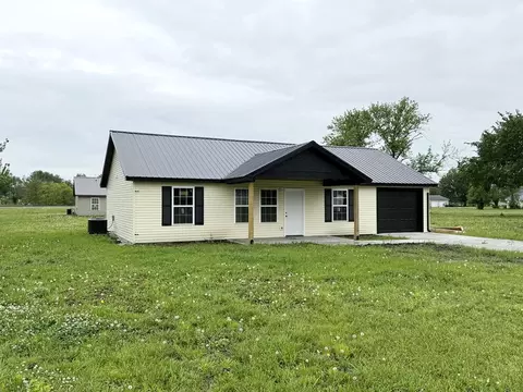 Exterior - 104 W Barrett Ave, Walker, MO 64790 photo 2 of 3