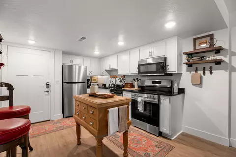 Kitchen - 403 Veterans Blvd #E-380, Branson, MO 65616 photo 3 of 5
