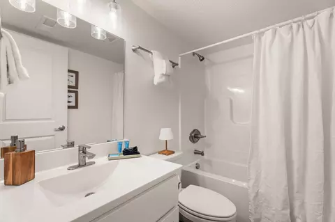 Bath - 403 Veterans Blvd #E-380, Branson, MO 65616 photo 2 of 2