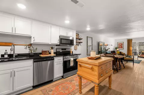 Kitchen - 403 Veterans Blvd #E-380, Branson, MO 65616 photo 5 of 5