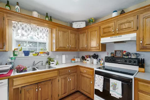 Kitchen - 188 Plainview Dr, Seymour, MO 65746 photo 3 of 3