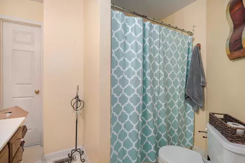 Bath - 188 Plainview Dr, Seymour, MO 65746 photo 2 of 4