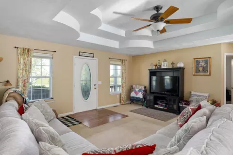 Entry Way - 188 Plainview Dr, Seymour, MO 65746 photo 2 of 3