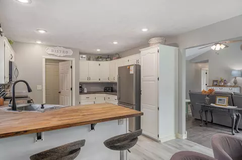 Kitchen - 403 Deer Run, Willard, MO 65781 photo 2 of 6