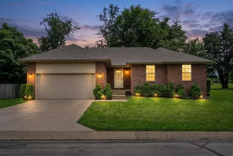 210 Dogwood St, Sparta, MO 65753