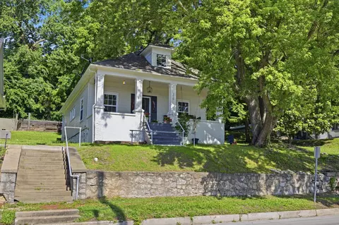 210 S Jefferson St, Neosho, MO 64850