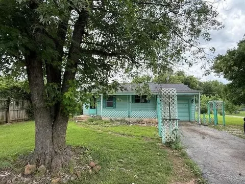 2718 W State St, Springfield, MO 65802