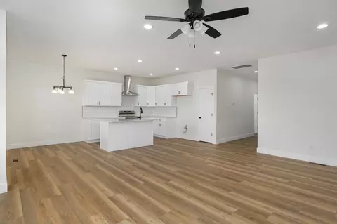 Living - 1005 W Jay St, Ozark, MO 65721 photo 3 of 4