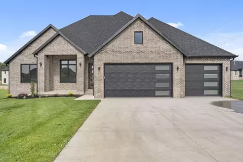 1999 N Alysheba Ct, Springfield, MO 65802