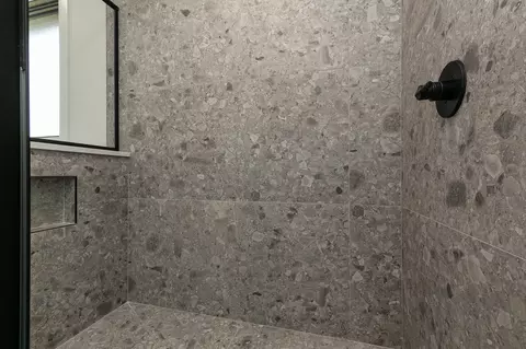 Bath - 1999 N Alysheba Ct, Springfield, MO 65802 photo 3 of 4