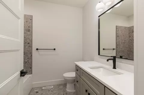 Bath - 1999 N Alysheba Ct, Springfield, MO 65802 photo 4 of 4