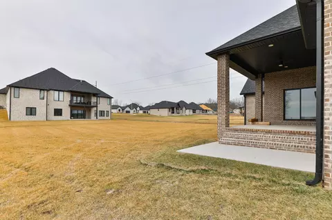 Exterior - 1999 N Alysheba Ct, Springfield, MO 65802 photo 5 of 6