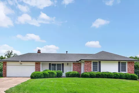2926 E Ridgeview St, Springfield, MO 65804