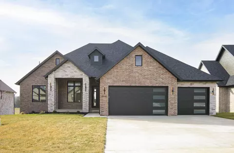 Exterior - 5546 E Cavalcade Ln, Springfield, MO 65802 photo 2 of 5