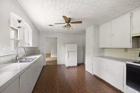 Kitchen - 645 S Assisi Way, Republic, MO 65738 photo 3 of 6