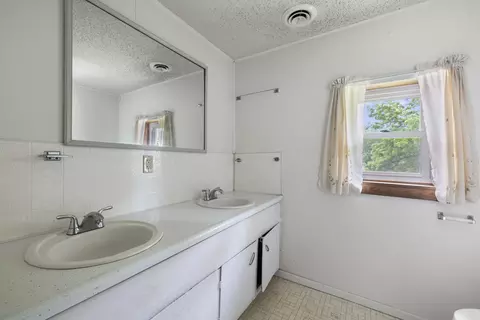 Bath - 645 S Assisi Way, Republic, MO 65738 photo 9 of 9
