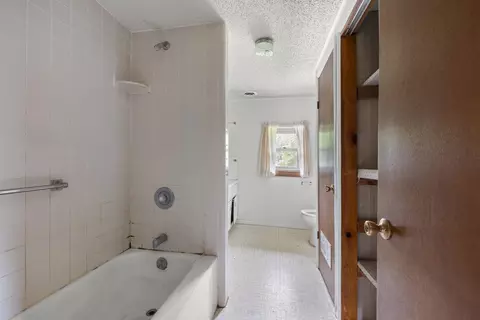 Bath - 645 S Assisi Way, Republic, MO 65738 photo 8 of 9