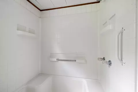 Bath - 645 S Assisi Way, Republic, MO 65738 photo 2 of 9