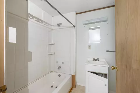 Bath - 645 S Assisi Way, Republic, MO 65738 photo 5 of 9
