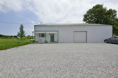 4952 Highway F, Bolivar, MO 65613