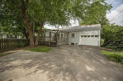 Exterior - 800 S Delaware Ave, Springfield, MO 65802 photo 6 of 10