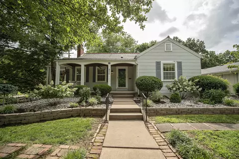 Exterior - 800 S Delaware Ave, Springfield, MO 65802 photo 2 of 10