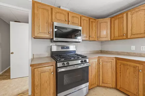 Kitchen - 2751 W Walnut St, Springfield, MO 65802 photo 2 of 3