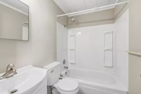 Bath - 2751 W Walnut St, Springfield, MO 65802 photo 2 of 2