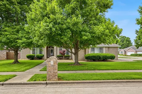 3640 W Edgewood Ct, Springfield, MO 65807