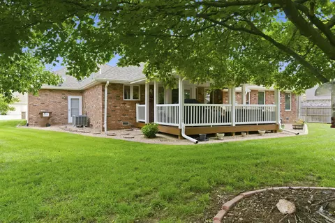 Exterior - 4661 S Warren Ave, Springfield, MO 65810 photo 7 of 9
