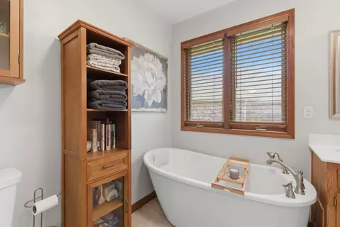 Bath - 4661 S Warren Ave, Springfield, MO 65810 photo 3 of 3