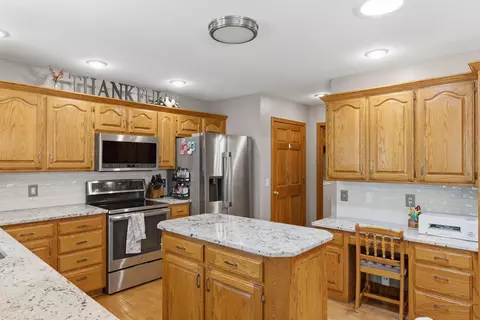 Kitchen - 4661 S Warren Ave, Springfield, MO 65810 photo 3 of 5