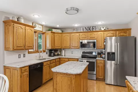 Kitchen - 4661 S Warren Ave, Springfield, MO 65810 photo 2 of 5