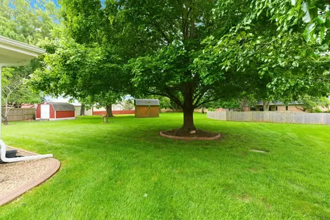 Exterior - 4661 S Warren Ave, Springfield, MO 65810 photo 6 of 9