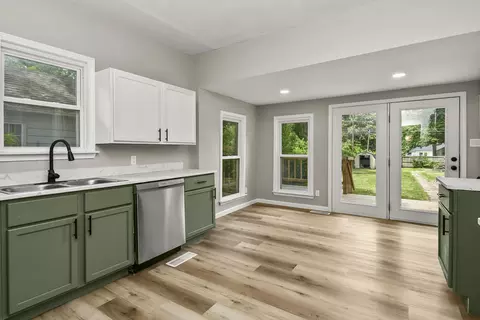 Kitchen - 1451 E University St, Springfield, MO 65804 photo 1 of 7