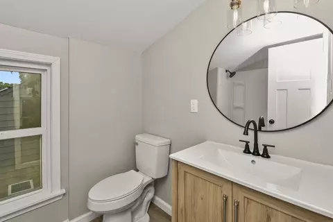 Bath - 1451 E University St, Springfield, MO 65804 photo 2 of 2