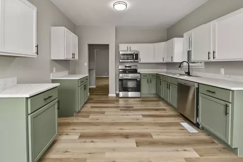 Kitchen - 1451 E University St, Springfield, MO 65804 photo 5 of 7