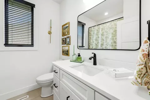 Bath - 1523 N Meadowood Ave, Springfield, MO 65802 photo 3 of 3