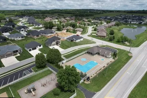 View/Area - 1523 N Meadowood Ave, Springfield, MO 65802 photo 1 of 1