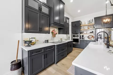 Kitchen - 1523 N Meadowood Ave, Springfield, MO 65802 photo 2 of 5